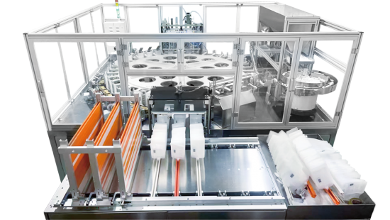 Máquina de inserción y sellado de boquillas
