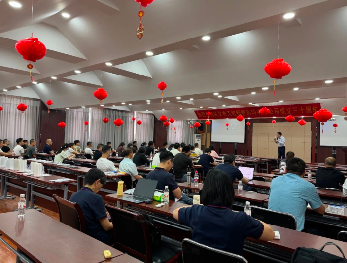 La tecnología impulsa la modernización de la industria | El gerente general Zhou Xuehui fue invitado a impartir clases para empresas de embalajes flexibles de Hubei.