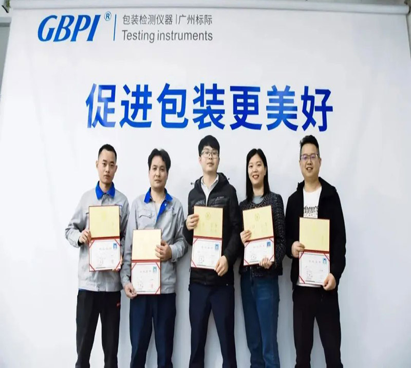 ¡Felicitaciones a 7 empleados de GBPI por completar con éxito su educación continua y recibir con alegría sus diplomas!